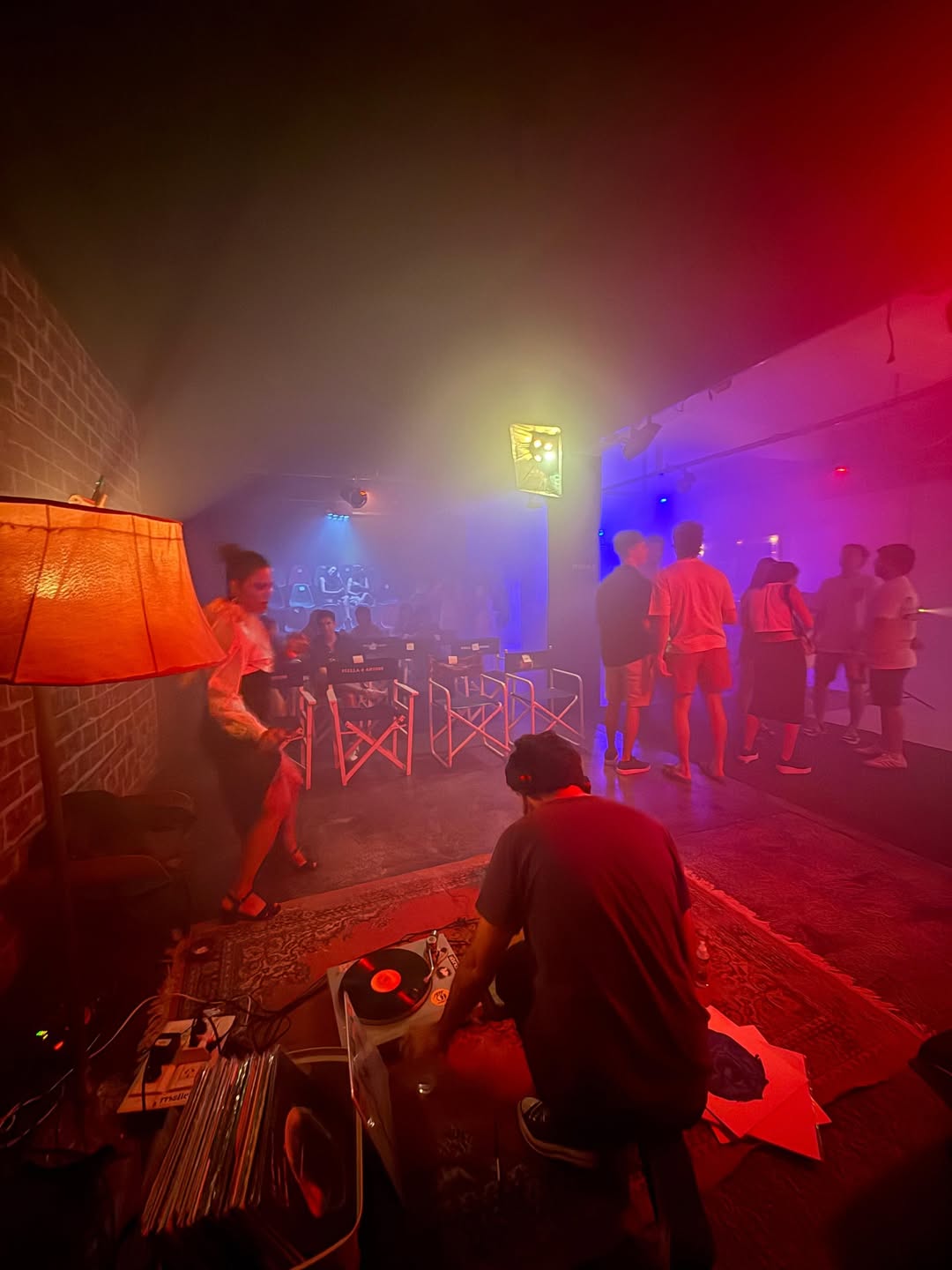 El Lado Oscuro del Vinilo: crónica de un refugio que recupera la mística analógica en plena era digital