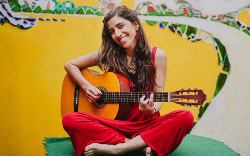 Sol Margueliche presenta “Fluir”, su nuevo single reggae de resistencia al caos