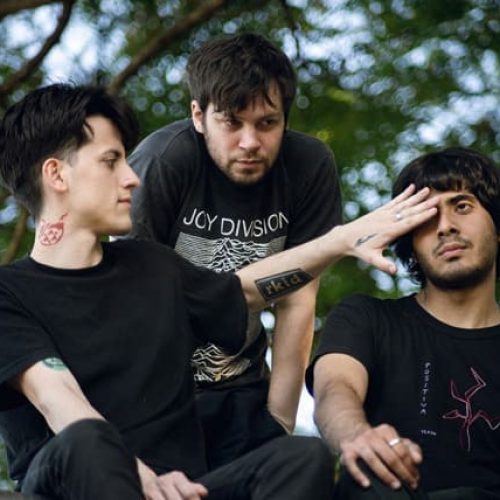 Clish vuelve al ruedo con doble single: “Bosque” y su lado B “Hay un ruido extraño”