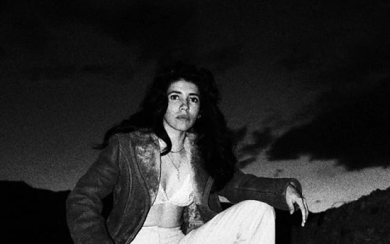 Escarlata llega al Chalet Cantoni con su propuesta «Vi centellas en tu almohada»