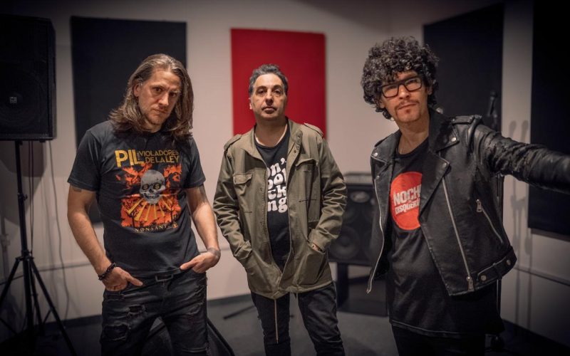 Astrománticos lanzó su nuevo disco «Volumen II»