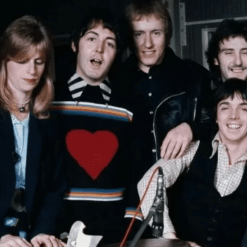 Paul McCartney anunció el lanzamiento oficial de “One Hand Clapping”, el disco en vivo de Wings