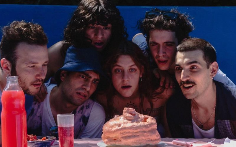 «Asado»: el nuevo video de No Importa, Así Van a Entrar las Mariposas