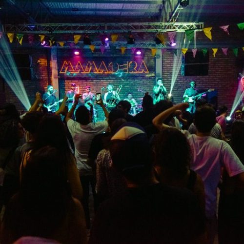 Mamadera inaugura su temporada con una noche de cumbia, parrilla y baile