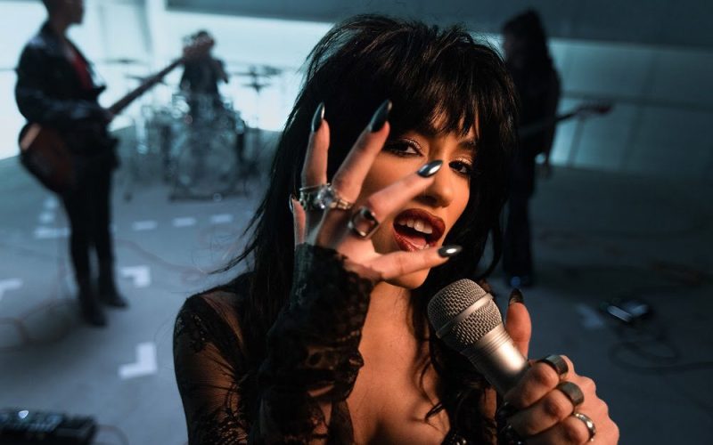 Lali revoluciona la escena con su nuevo single «Fanático»