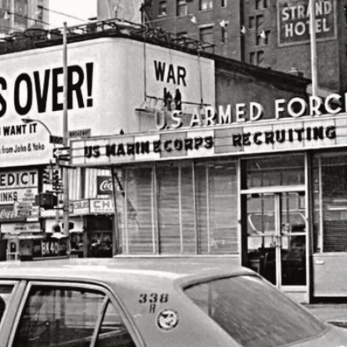 Acordes y guirnaldas: 5 himnos del rock para una Navidad diferente